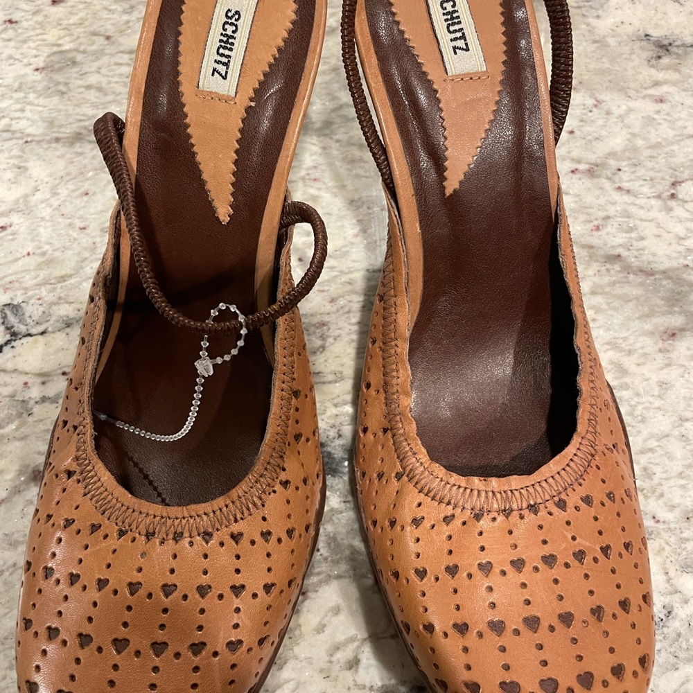 Schutz Sz 8 Leather Slingback Heels w/ Heart Detail